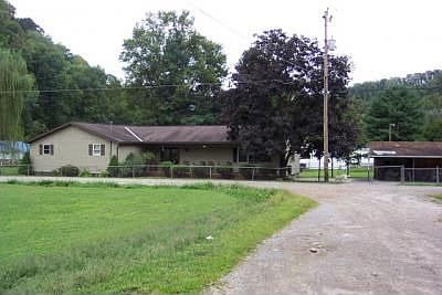 3rd image of 115 Circle Dr