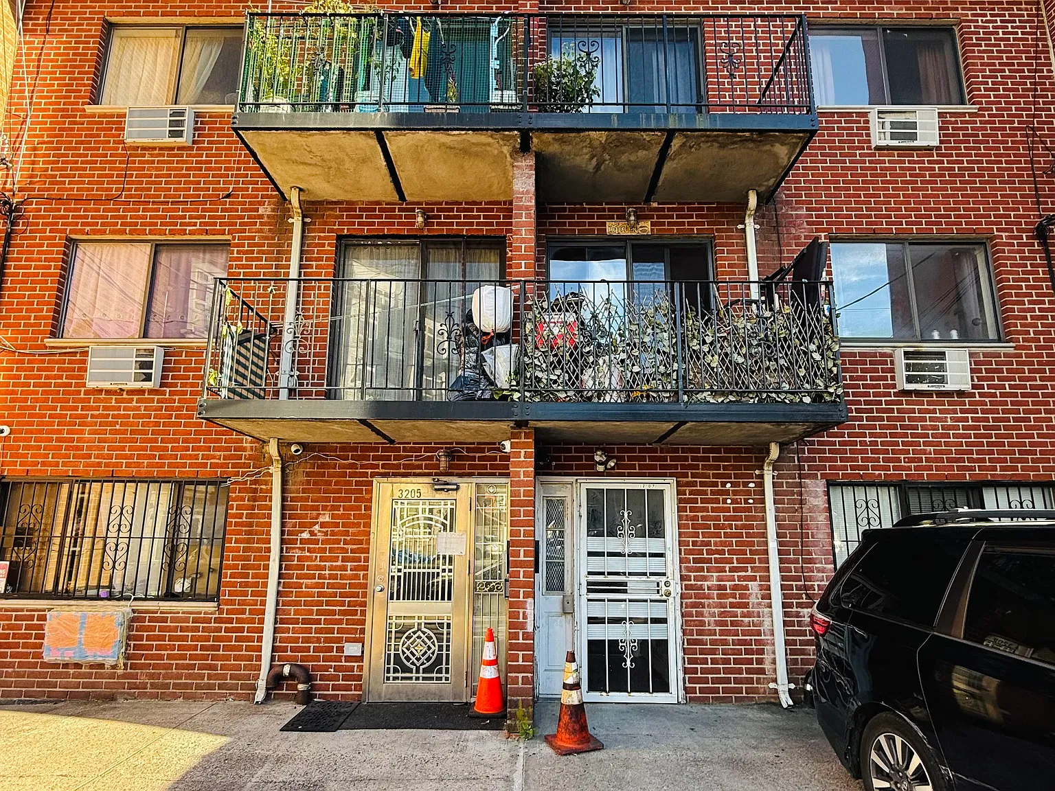 2 bed, 640 sqft, $2,300 — Photo 1