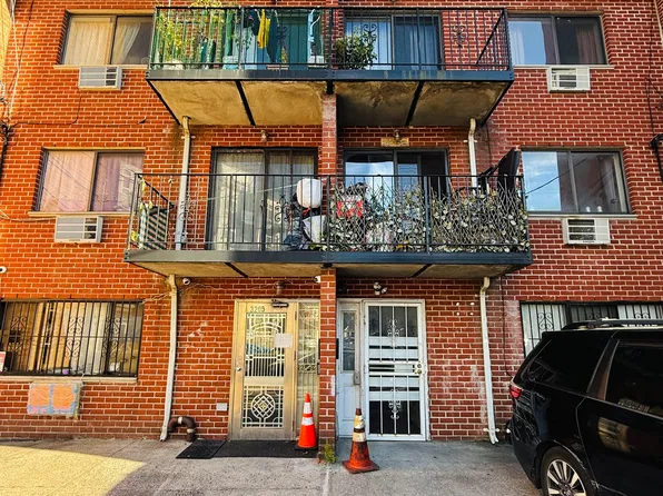 32-07 Leavitt St #2, Flushing, NY 11354