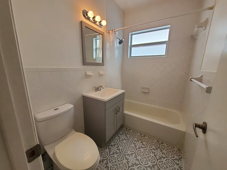 1235 Euclid Ave #12 — Photo 8