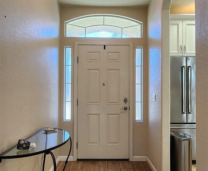 406 Endberg Dr — Photo 2