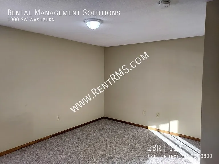 1900 SW Washburn Ave — Photo 16