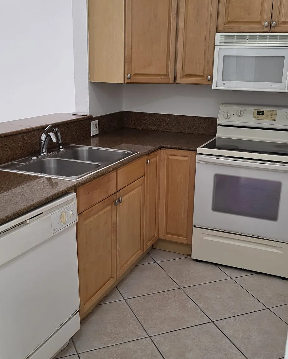 2 bed, 908 sqft, $2,400 — Photo 4