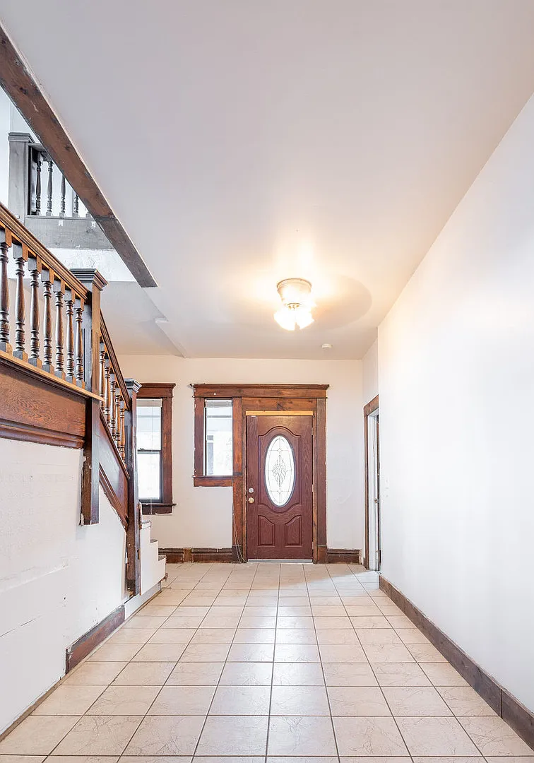 Summit St 1689 MLR — Photo 4