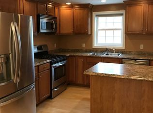 17 Pilgrim Dr, Litchfield, NH 03052