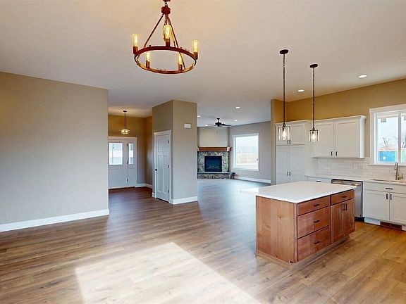 4th image of 4606 W Larch Avenue