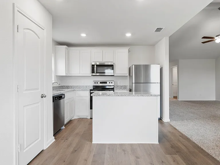 Delano Estates — Photo 34