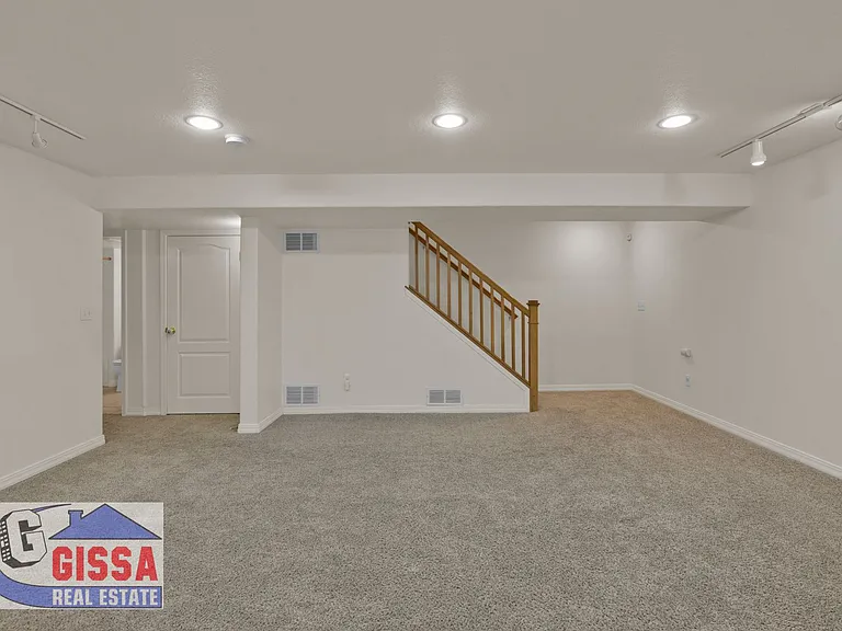 5532 Mountain Garland Dr — Photo 37