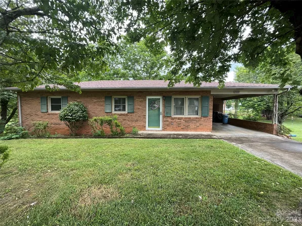 2722 Twin Meadow Dr, Hudson, NC 28638