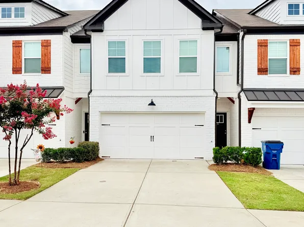 34 Auburn Woods Dr, Auburn, GA 30011