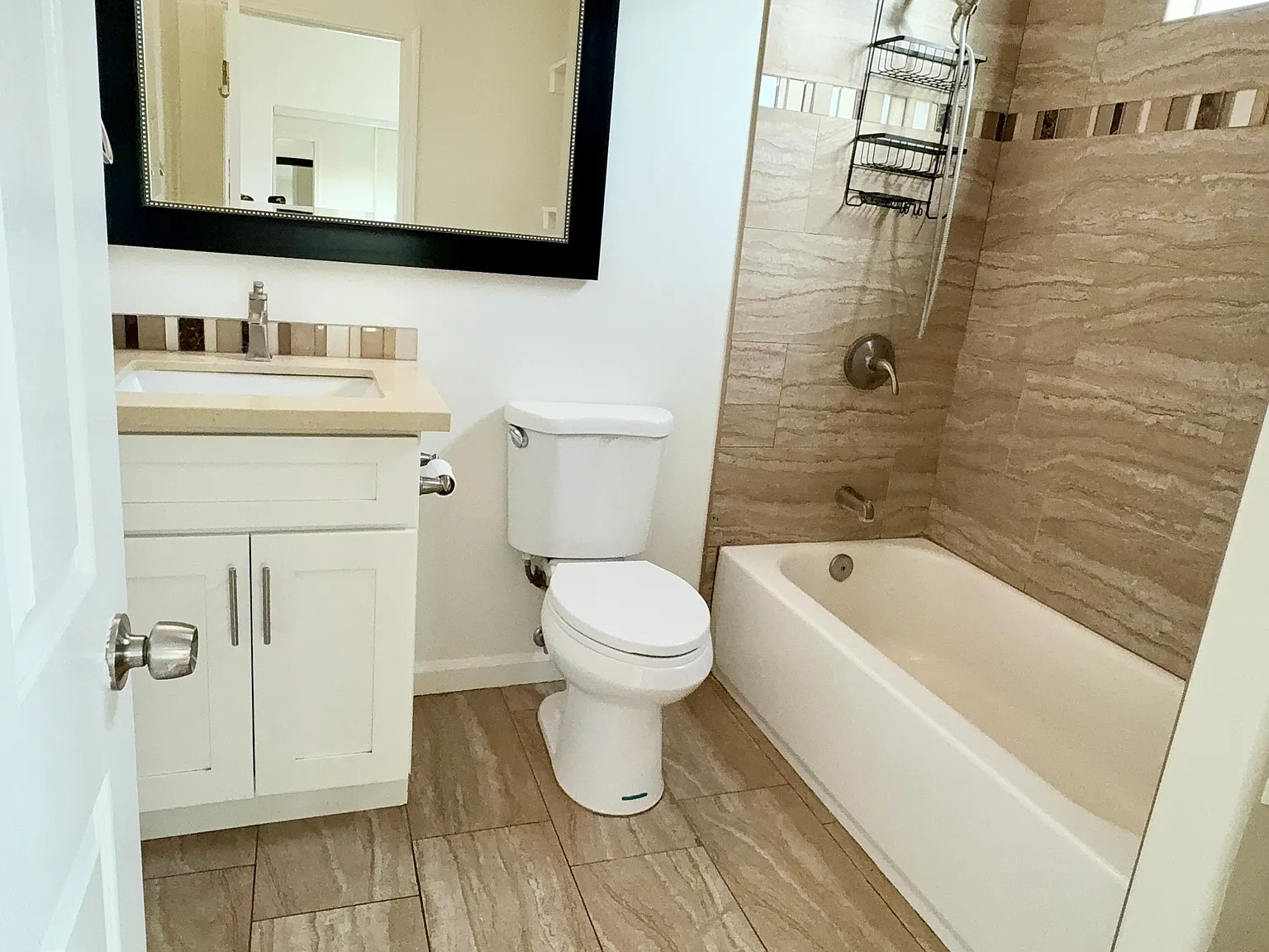 3842 Woodlawn Ave — Photo 3