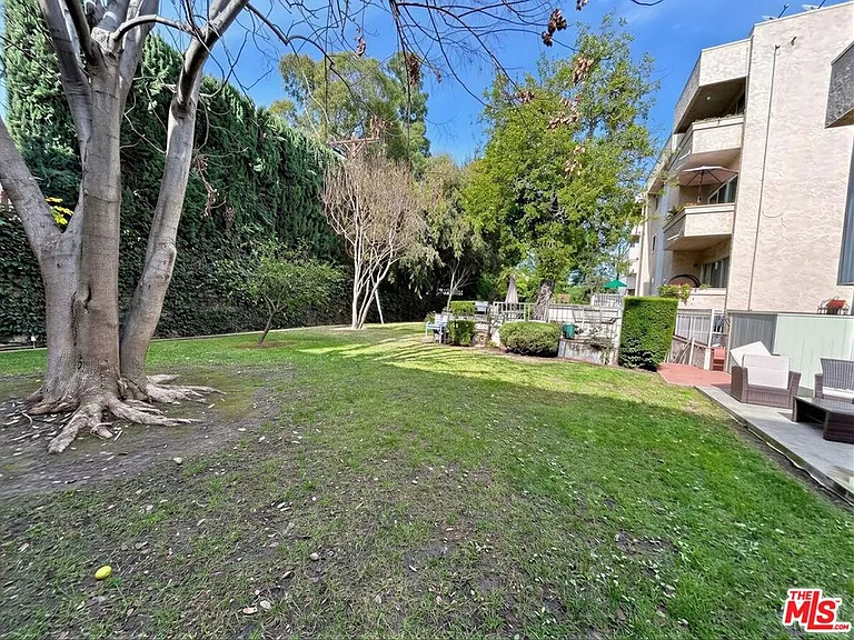 5139 Balboa Blvd #2 — Photo 35