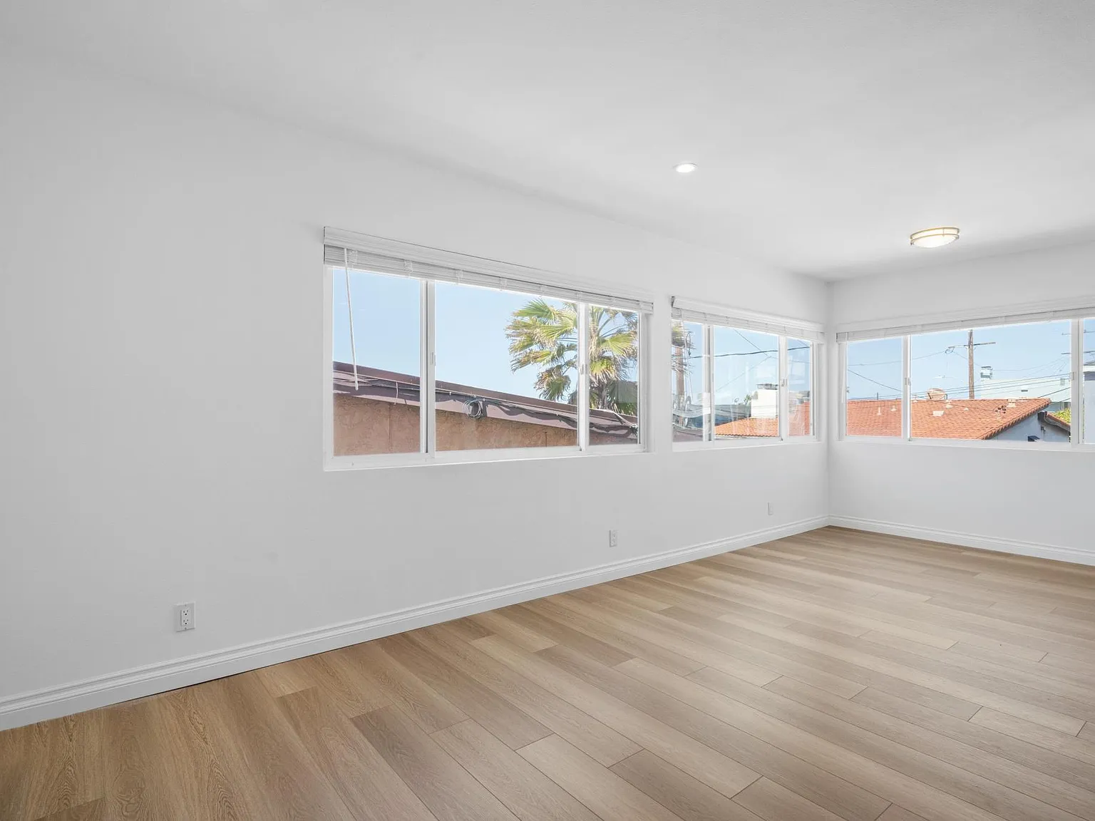 2 bed, 850 sqft, $4,900 — Photo 3