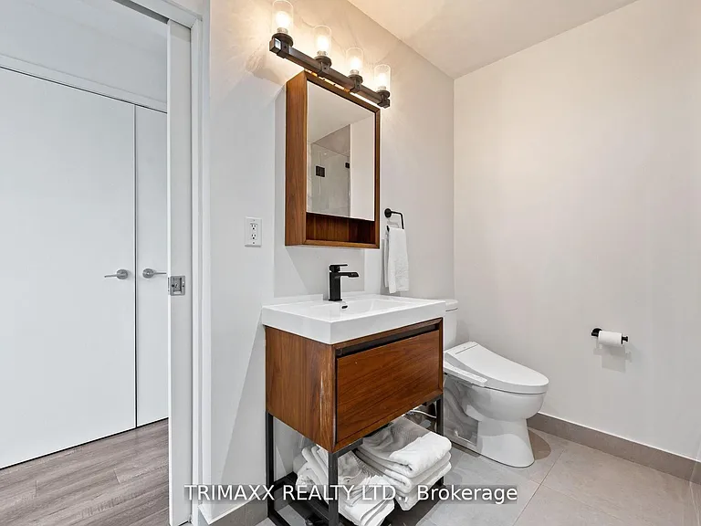 60 Bathurst St #403 — Photo 22