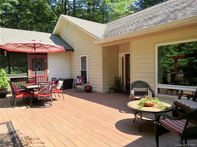 1st image of 300 Caroline Ln