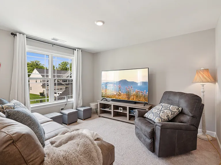 7989 Regiment Dr — Photo 23