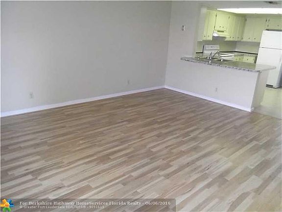 4th image of 7815 NW 70th Ct