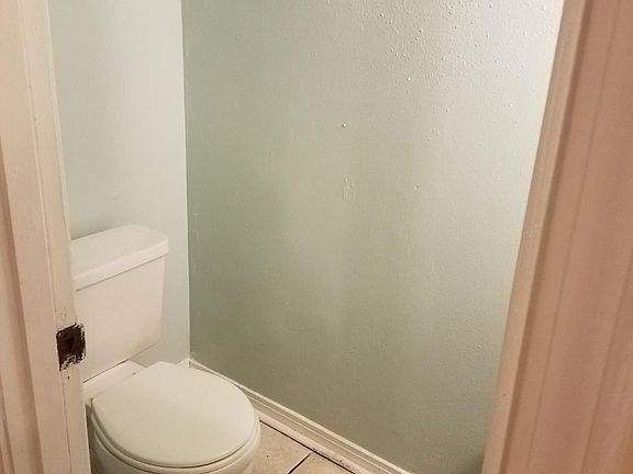 2nd image of 1428 Hickory Ave APT B