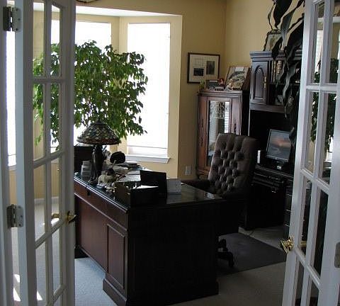 Den (12'x13.5') w/french door entry