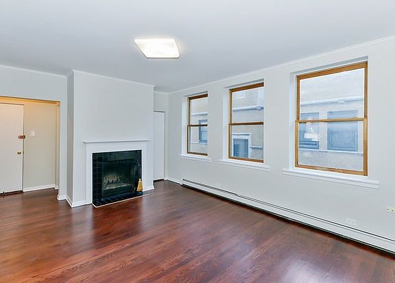 3rd image of 626 W Waveland Ave APT 4B