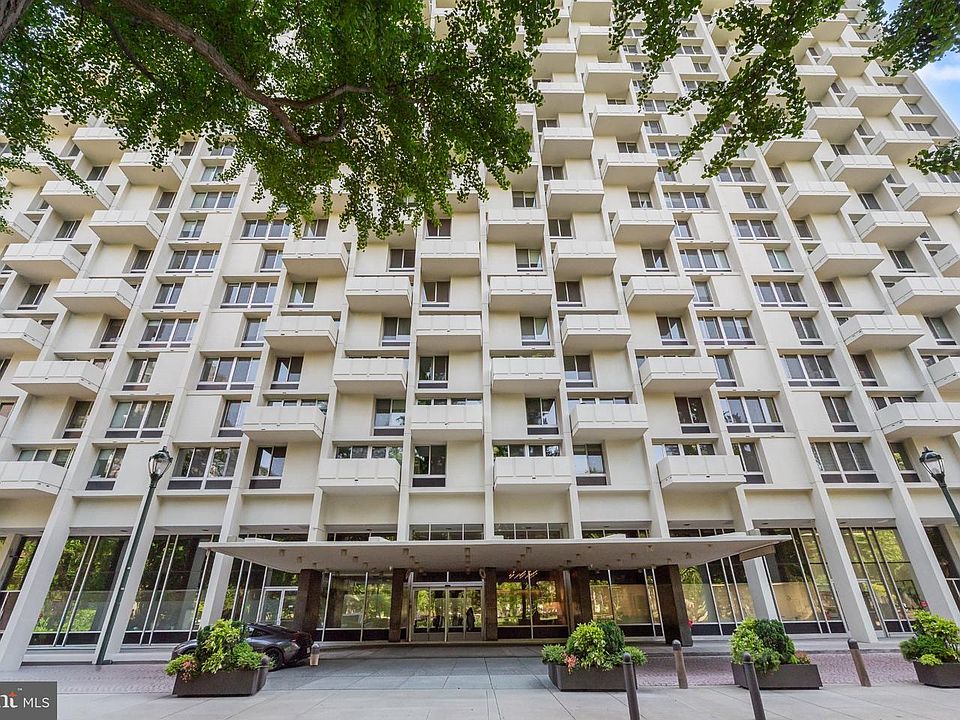 1st image of 604 S Washington Sq APT 2108