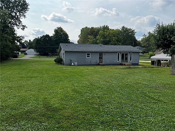 5th image of 979 Buena Vista Dr
