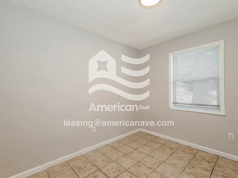 1151990_011_bedroom_11.jpg