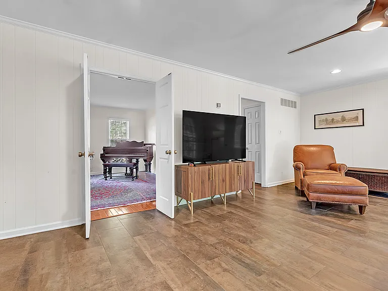 519 Princeton Oaks Cv — Photo 13