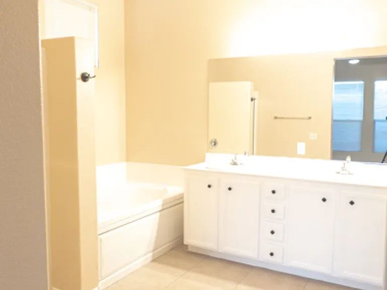 9205 Guggenheim Ct — Photo 15
