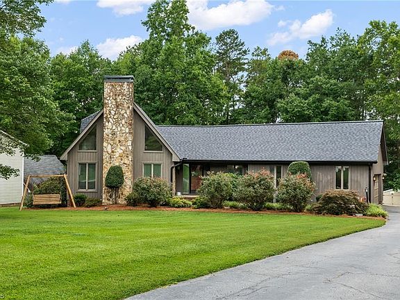 3rd image of 4763 Pineview Dr