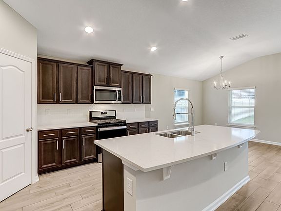 4th image of 82814 Station Ct