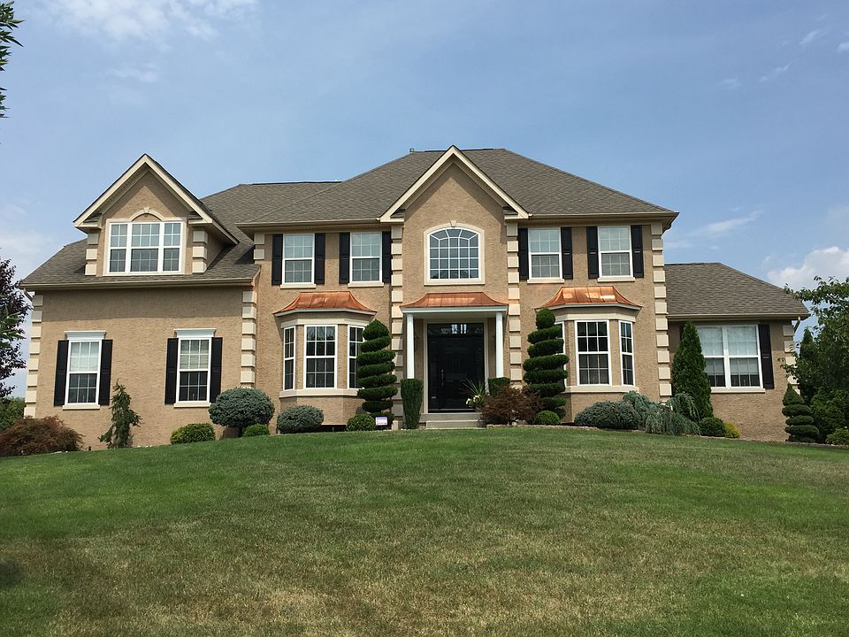 2nd image of 10 Hunters Creek Cir