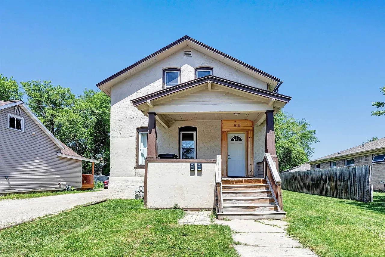 3 bed, 971 sqft, $1,500 — Photo 1
