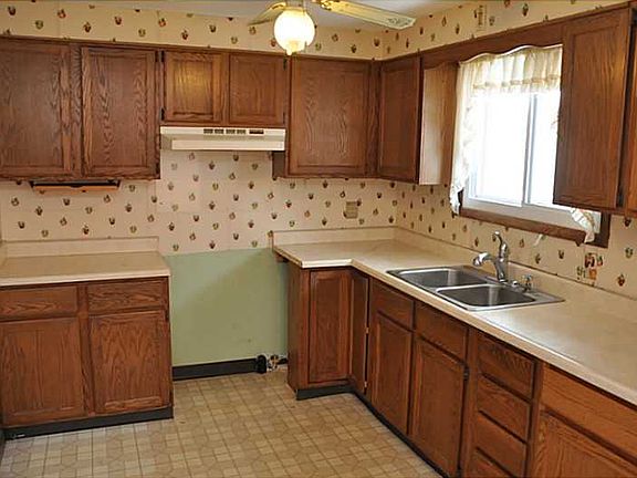 4th image of 625 Barbara Dr