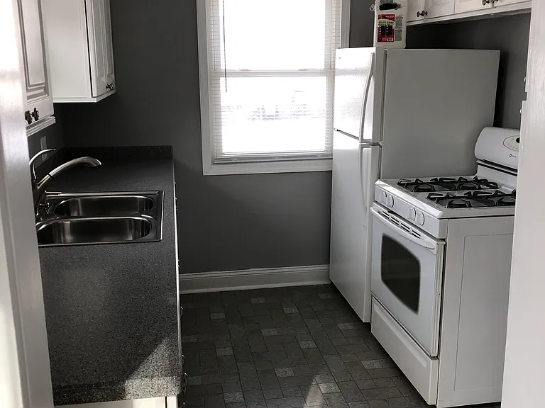 E 32nd Ct — Photo 11