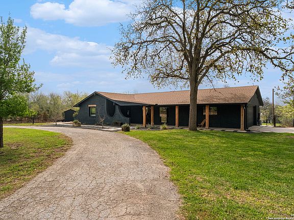 3rd image of 1016 SPARKMAN DR