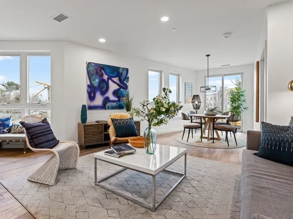 97 Elmwood St #202, Cambridge, MA 02140