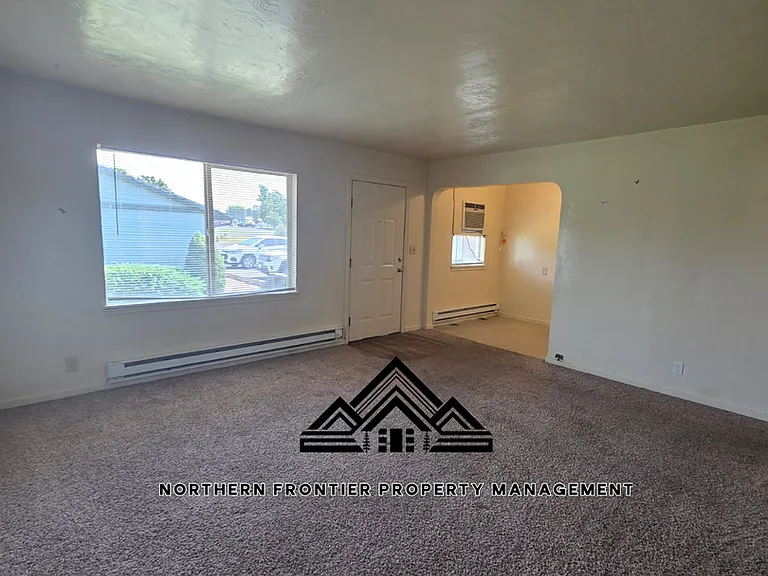 516 E Pine St — Photo 6