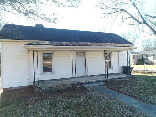 1000 Knott St, Eden, NC 27288