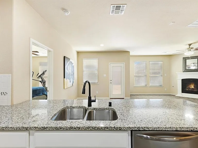 2109 Lake Hawthorne Trl — Photo 6
