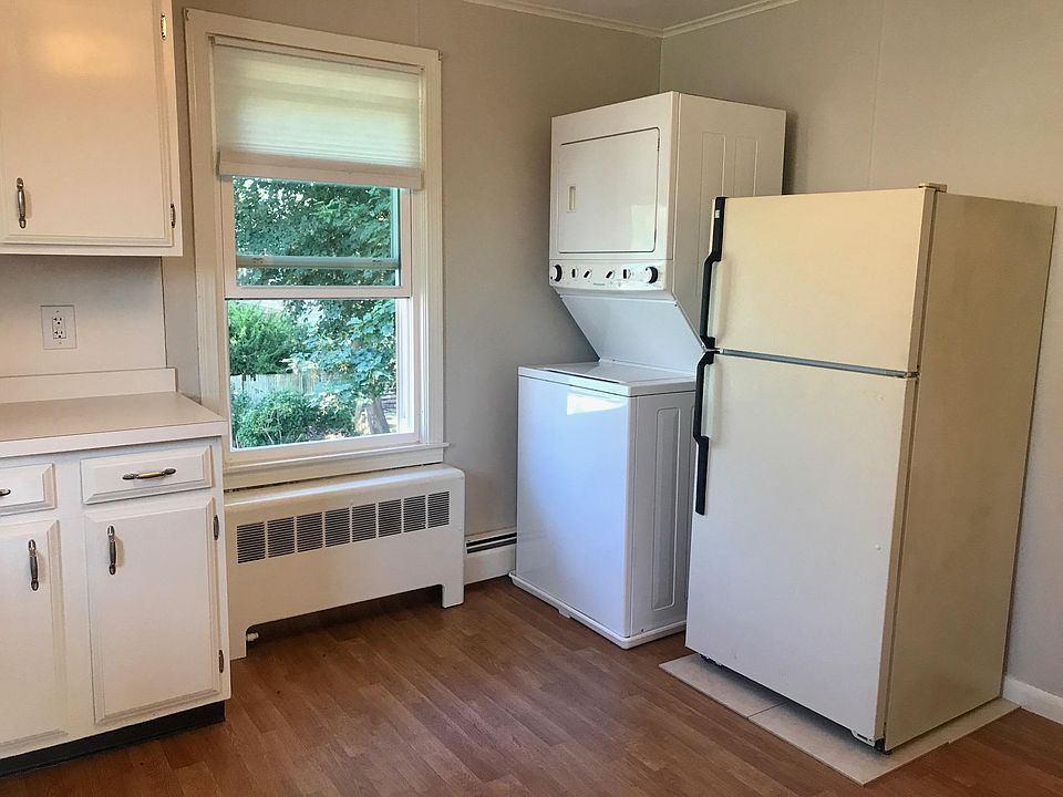 25 Clinton Ave Jamestown RI Zillow Apartments for Rent in Jamestown