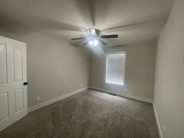 772 E Weller Ct — Photo 11
