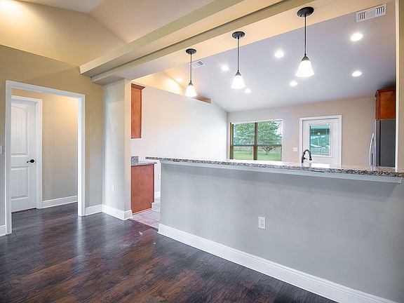 4th image of 21747 W Edgewood Dr