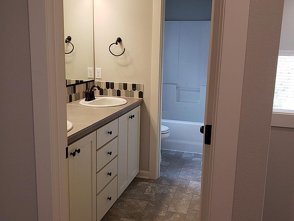 Double sinks, separate tub/shower/toilet room for other thre