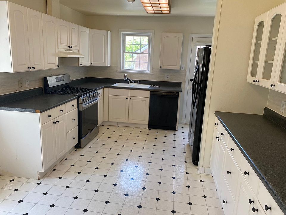 2nd image of 3019 Fleetwood Ave SW