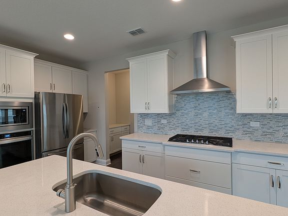 2nd image of 195 Ness Cir