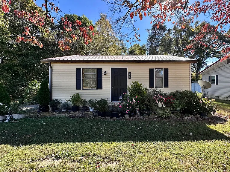 204 Courtyard Cir — Photo 10
