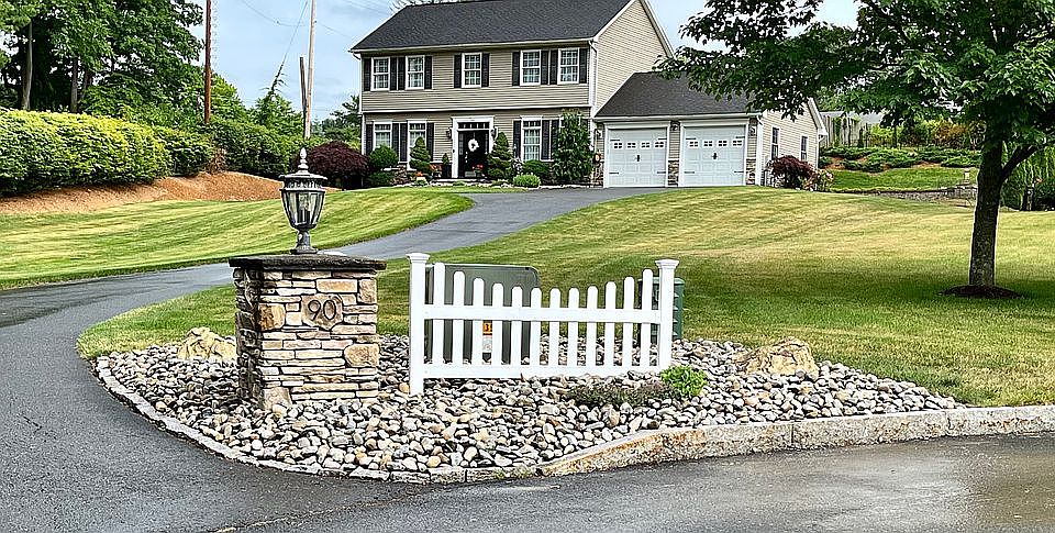 1st image of 90 Somerset Dr