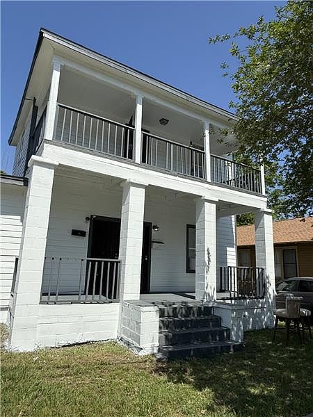 2nd image of 3904 Stuart St
