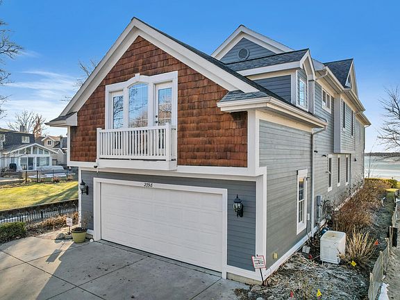 3rd image of 2098 Willow Beach St